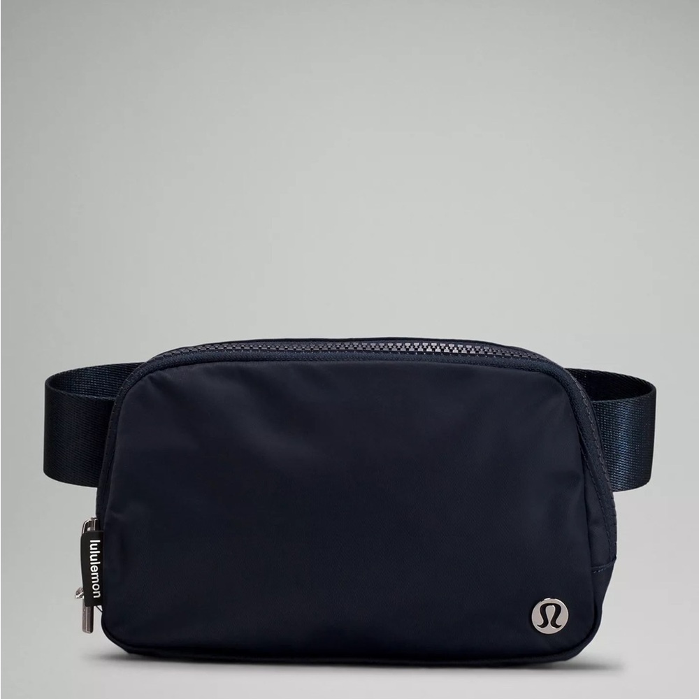 lululemon athletica black belt bag